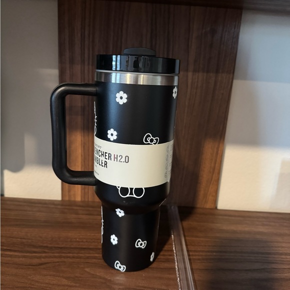 Stanley Black Hello Kitty 40oz Tumbler - Picture 3 of 3